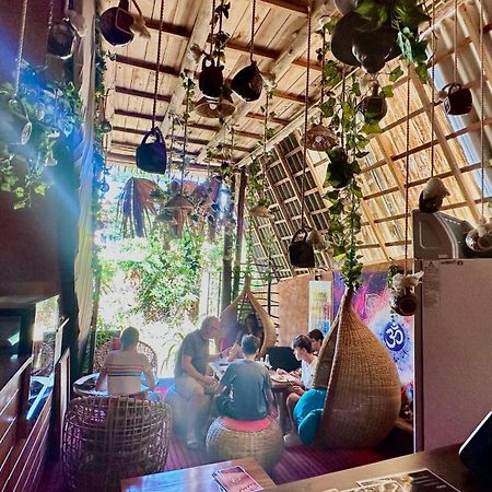 A Lounge Hostel And Cafe Ella Εξωτερικό φωτογραφία