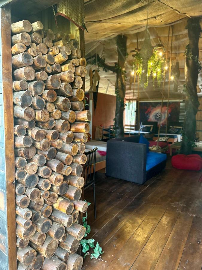 A Lounge Hostel And Cafe Ella Εξωτερικό φωτογραφία