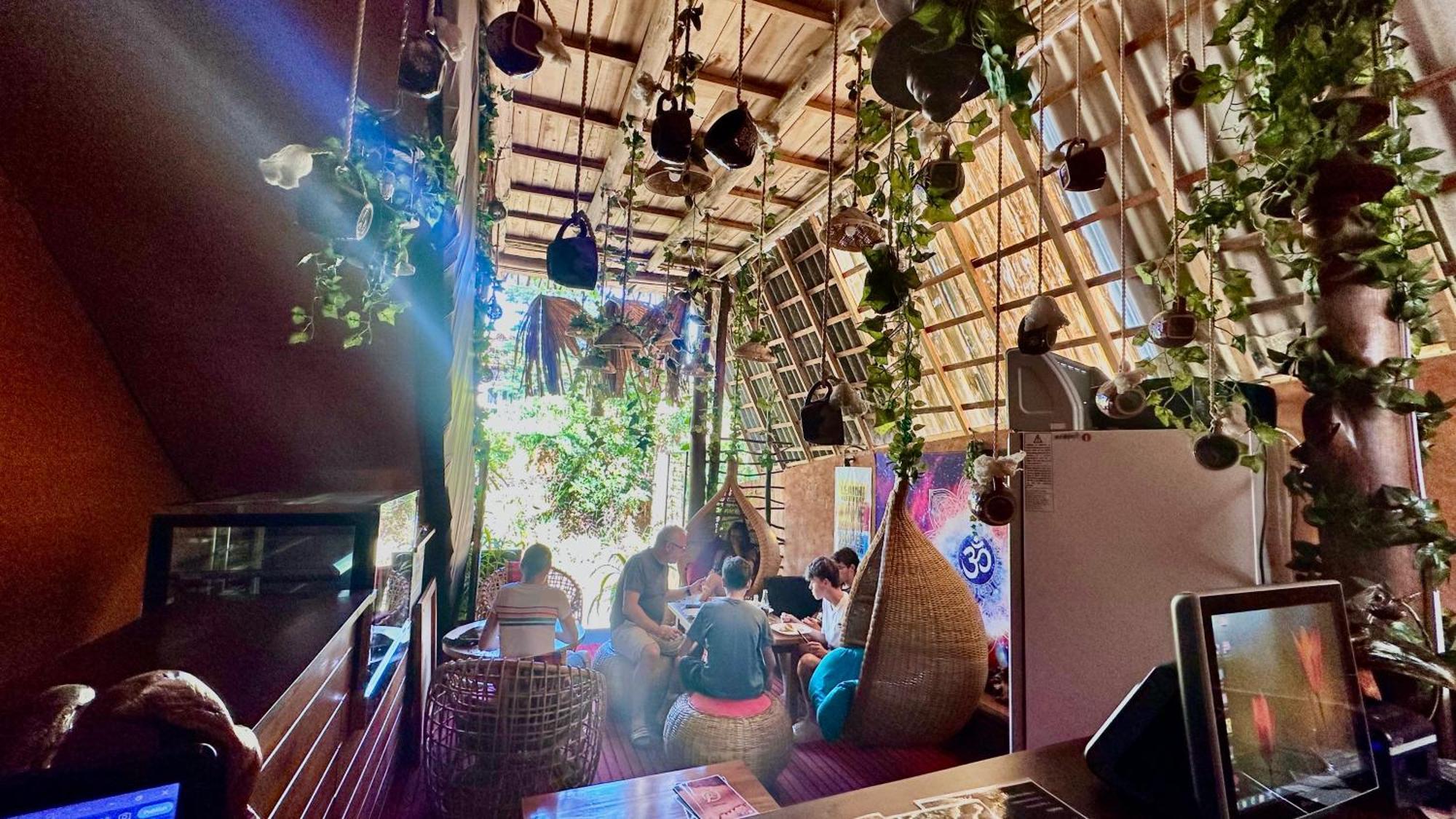 A Lounge Hostel And Cafe Ella Εξωτερικό φωτογραφία