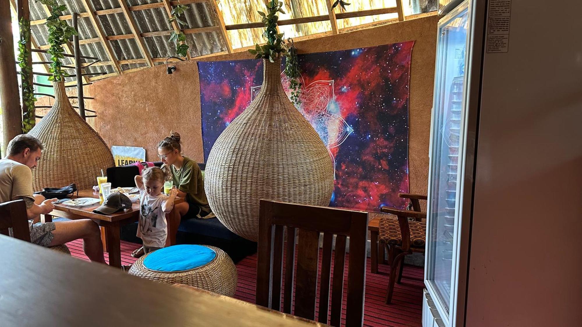 A Lounge Hostel And Cafe Ella Εξωτερικό φωτογραφία