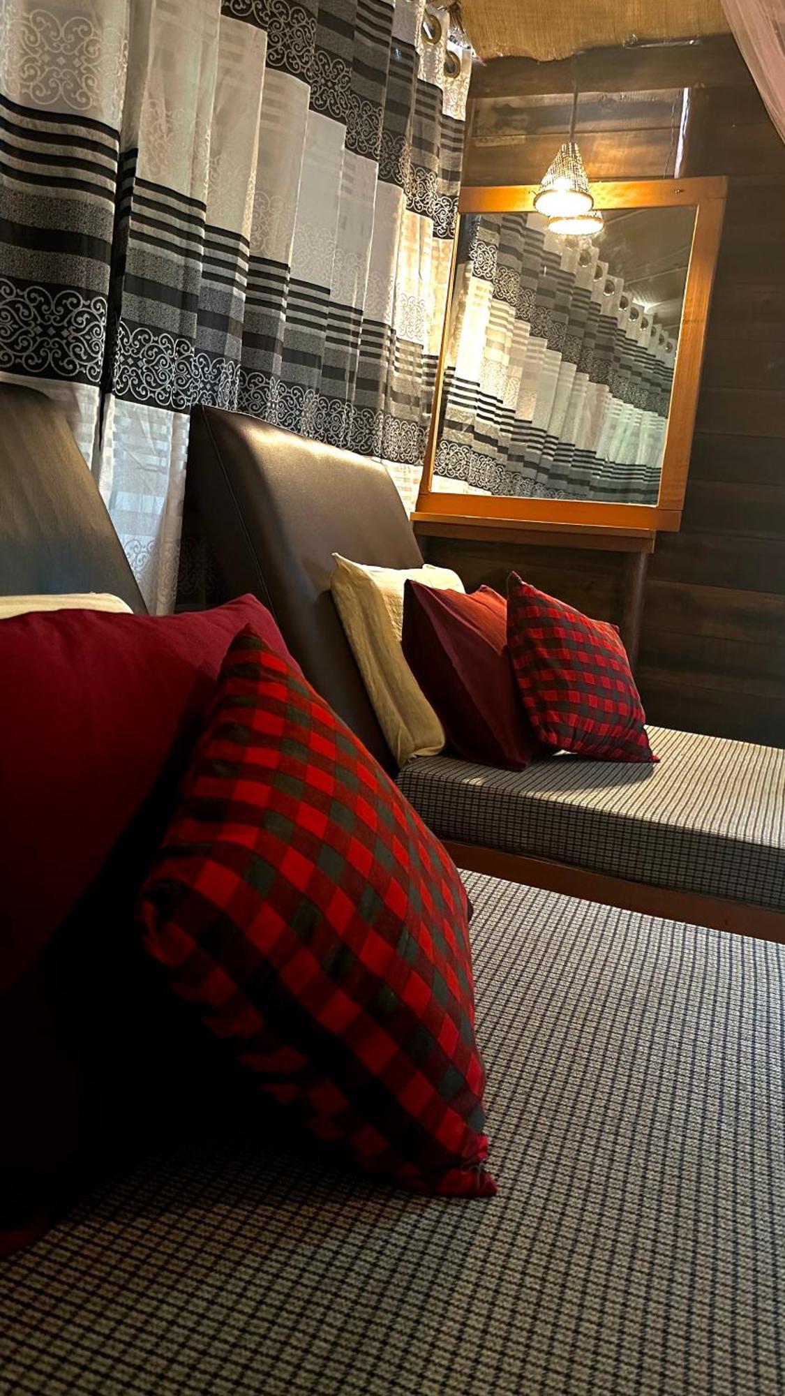 A Lounge Hostel And Cafe Ella Εξωτερικό φωτογραφία